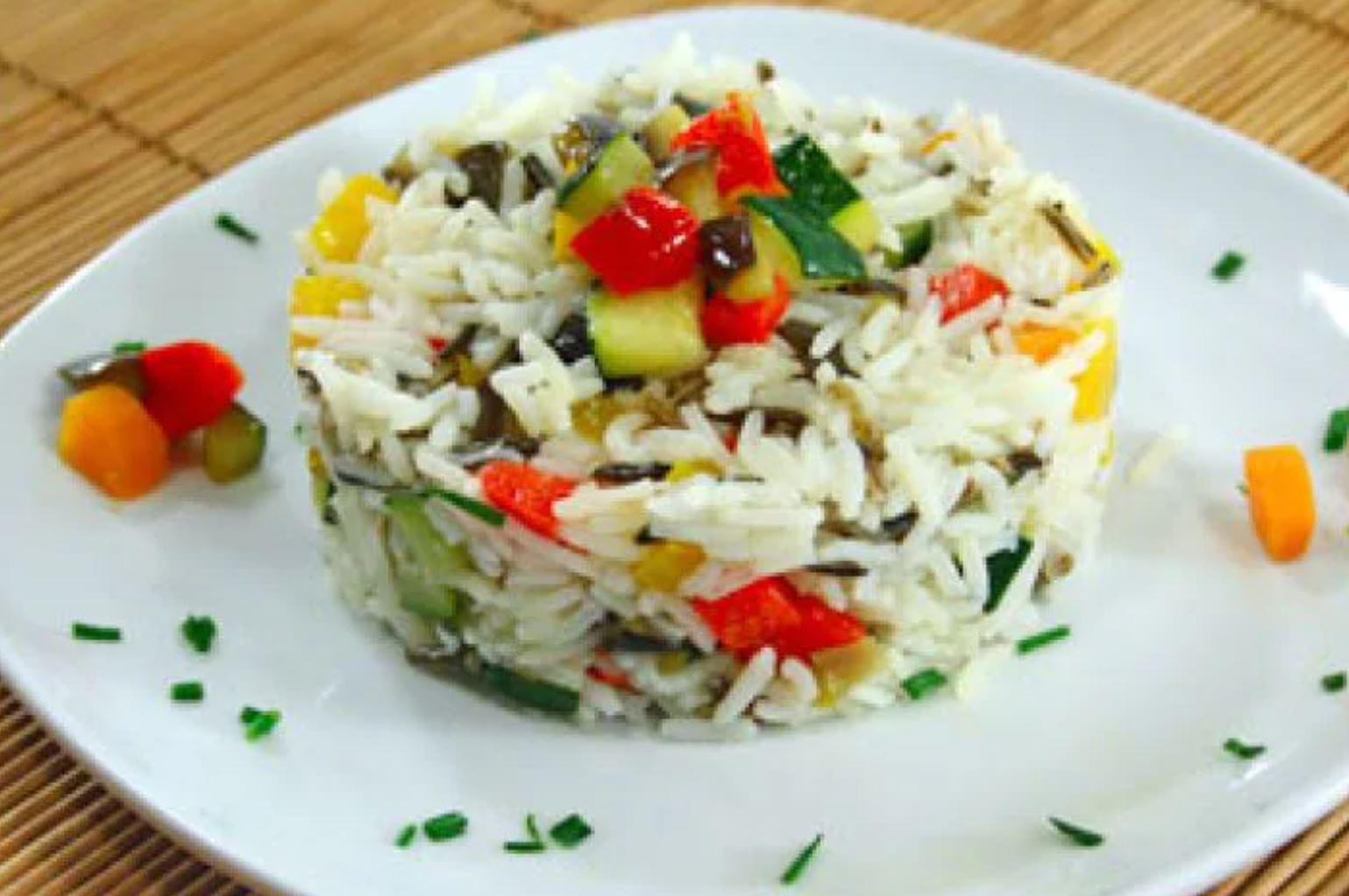 Salada de arroz com vegetais